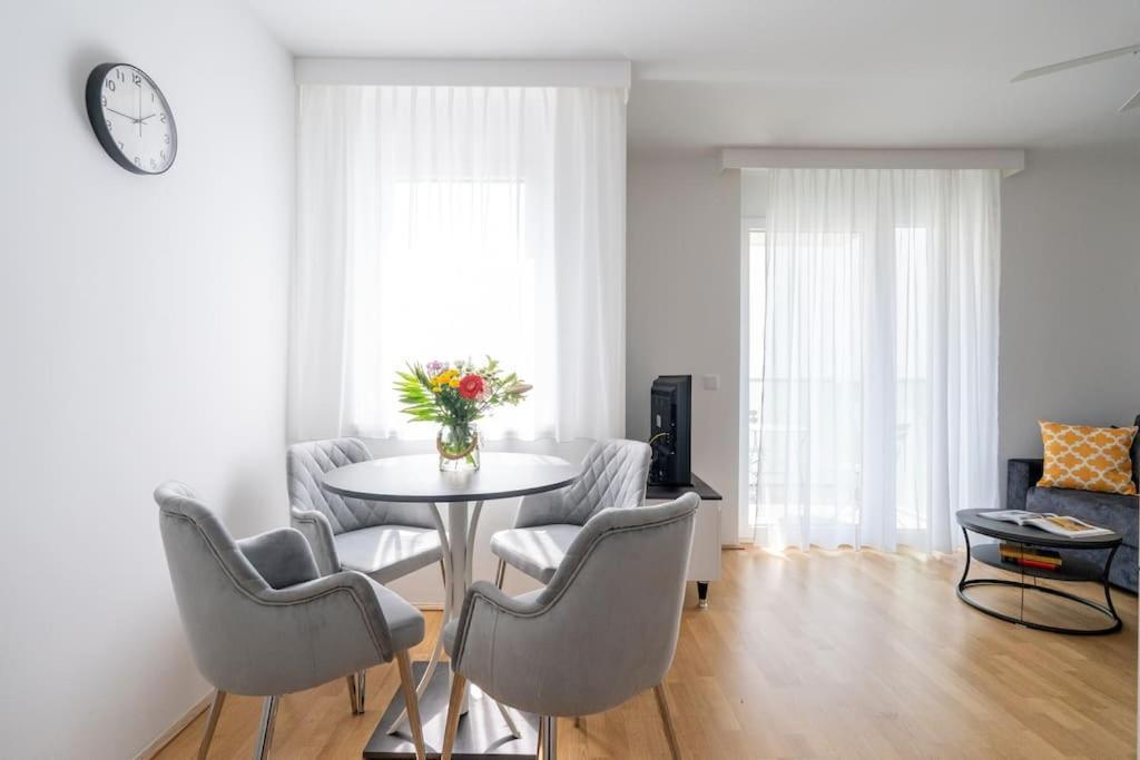 Elegant 1Br Flat With Balcony By Hm Apartman Bécs Kültér fotó